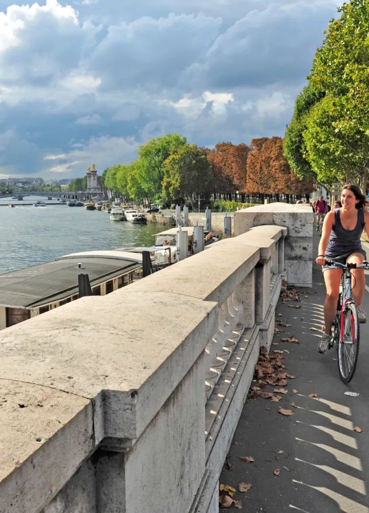 Départ de l'Avenue Verte à vélo à Paris