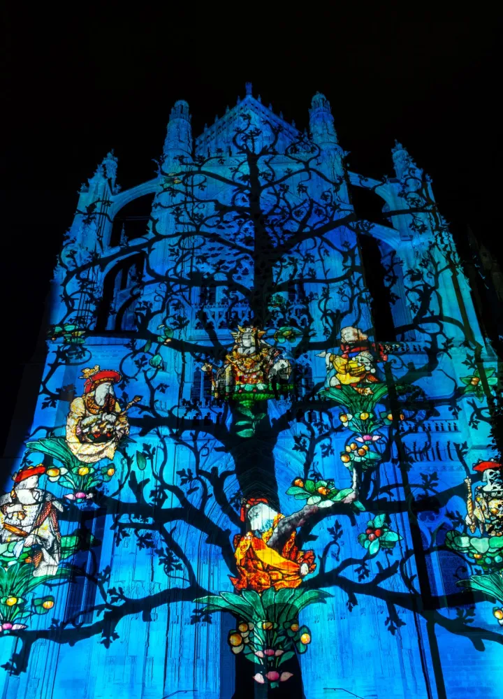 Spectacle de sons et lumières sur la cathédrale de Beauvais "Cathédrale Infinie" 